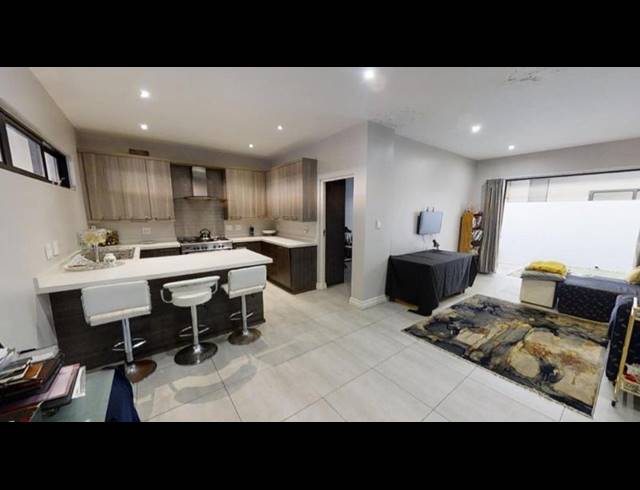 2 BEDROOM APARTMENT FOR SALE IN MENLO PARK